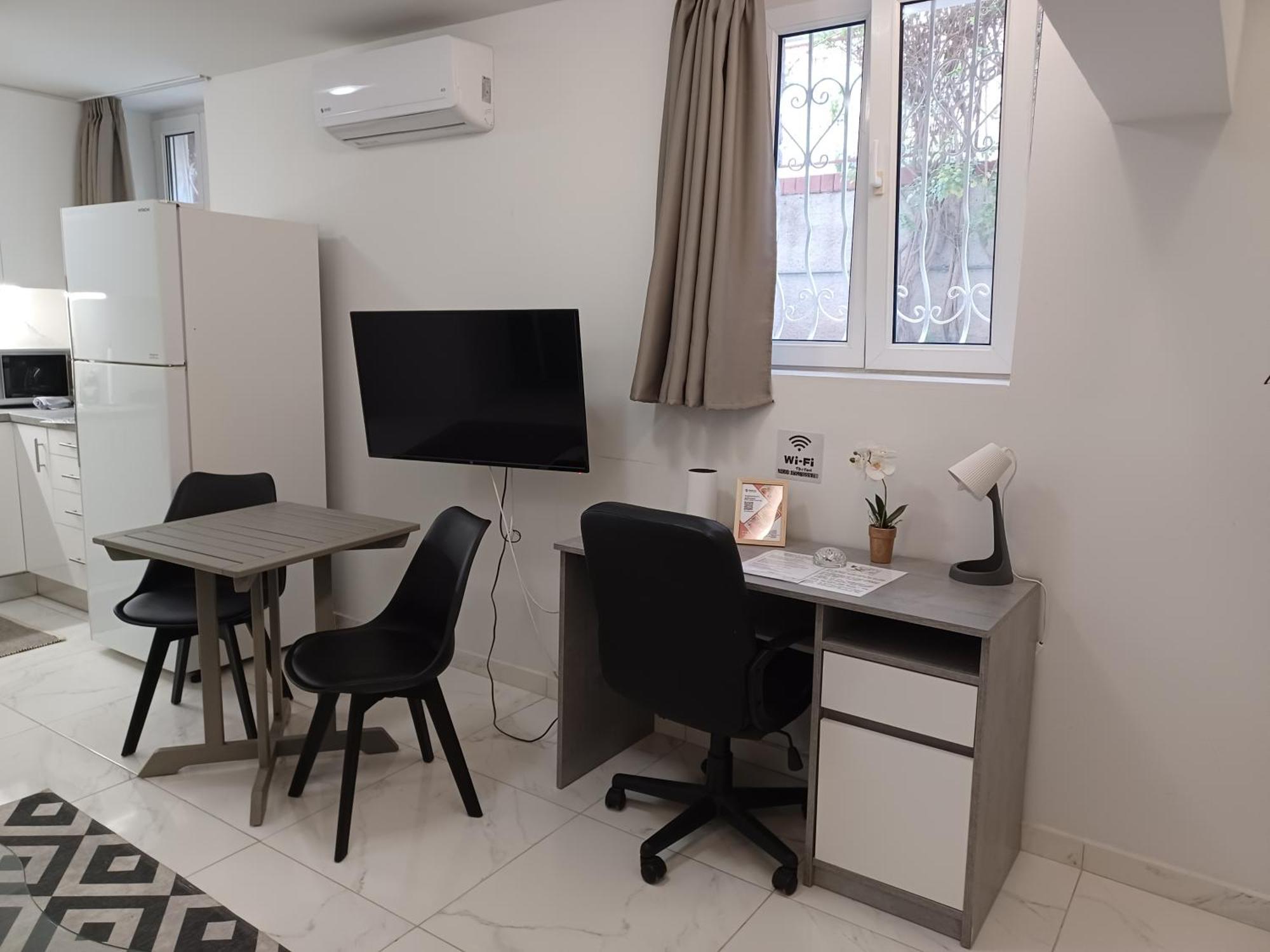 Paleo Faliro Gardenbay Athens Room photo